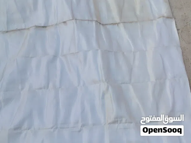 بطانية إطفاء الحرائق هي بطانية مصنوعة من ألياف مقاومة للنار، تُستخدم لإخماد الحرائق الصغيرة عن