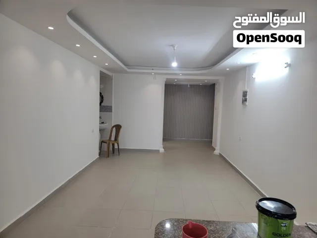شقة للاجار السنوي في المخفية (طلعة علاء الدين) تشطيب حديث وممتاز بدون عمولة