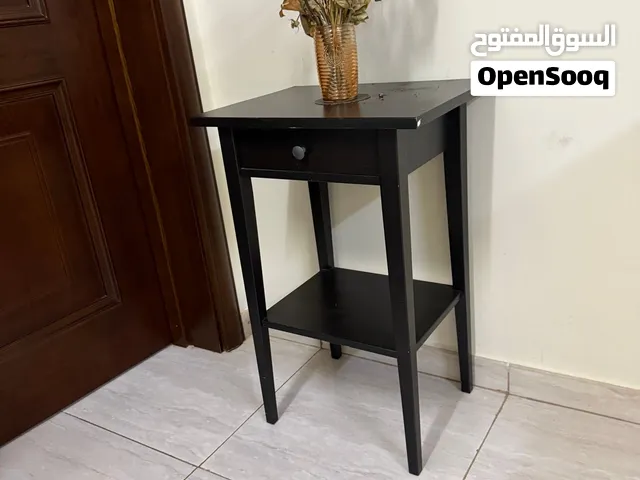 Corner table