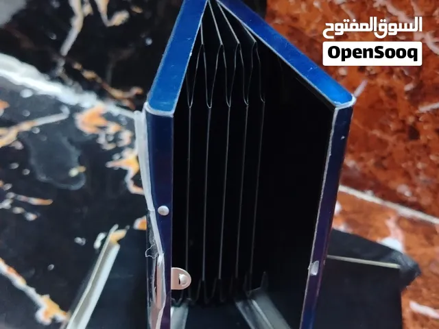 السلام عليكم عندي حافظات مال فلوس وبطاقات وصور زغار عندي كميات الي يريد مفرد او جمله انا بالبصرة