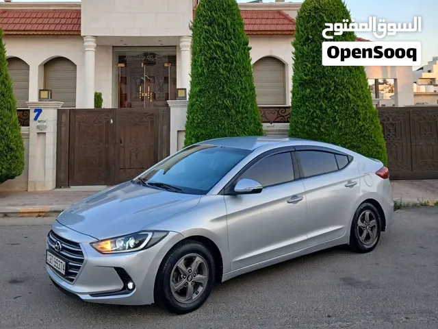 هونداي افانتي AD بحال الوكاله مع جنط وكوشوك وكاله غرفه نضيفه دهان نضيف ترخيص طويل بسعر مغري جدا