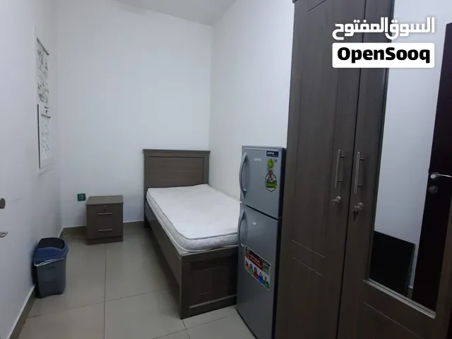 مشاركة سكن -شباب فقط 6 أفراد ف - عدد قليل / نظيف جدا - اول ساكن - فرش جديد  - التعاون - اوريانا