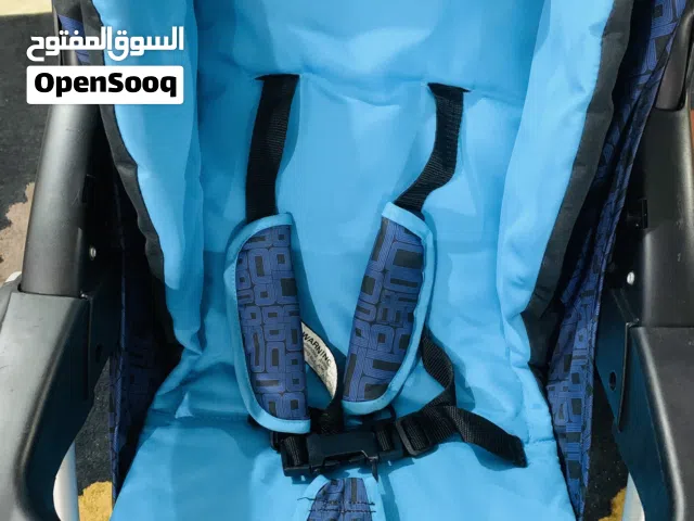 عربة اطفال ماركة جوود بيبي ومعاها مشايه بحالة ممتازه شبه جديده