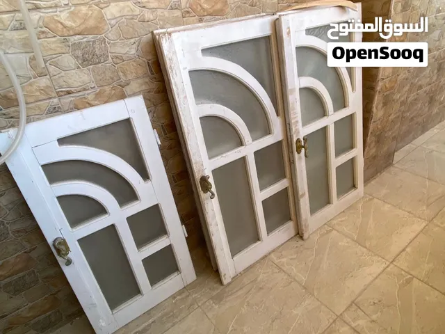 مواد عزل اسطح = 4500 جنيه لعدد خمسة بستلة 4 شبابيك بالزجاج  و بلكونة 4 ضلفة = 9 الاف ج لسرعة البيع
