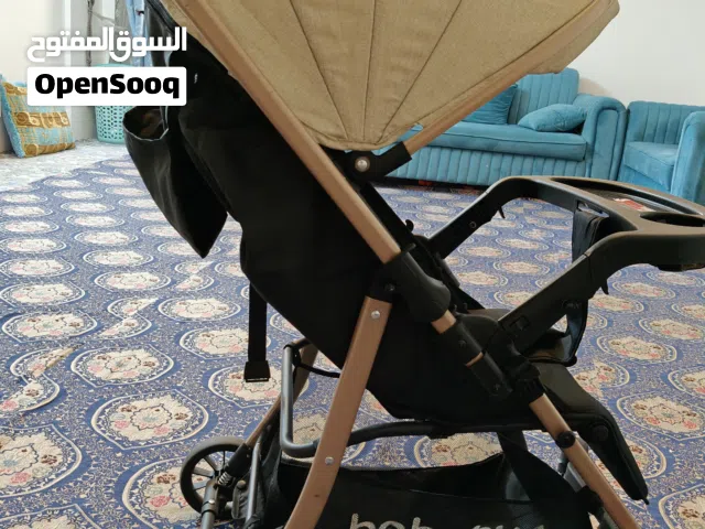 Reversible handle and lightweight baby stroller.