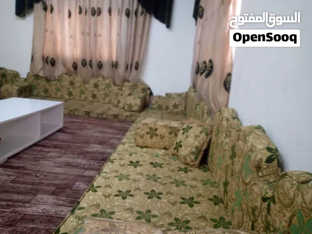 جلسة عربية كبيرة تفصيل 6 فرشات و9 ركايات و5 قرن زغار الجلسة بتمد صالون 4/5كامل ممتازة للبيع بسعر80 ا