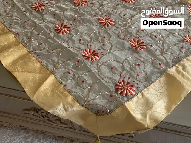 طقم مفارش طاولات فاخر ومطرز يدوياً (أورجانزا وستان