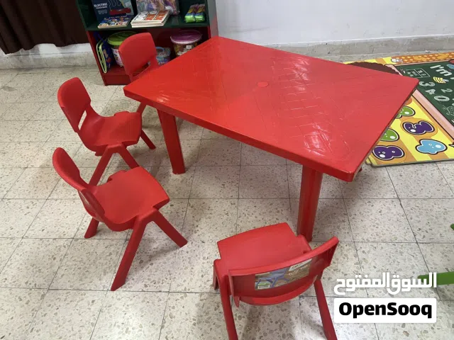 طاولة أطفال مع كراسي عظم للحضانة للروضة للمدرارس 34 دينار