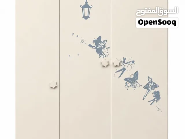 خزانه اطفال لون أبيض بحاله ممتازه استخدام خفيف 70 دينار نهائي