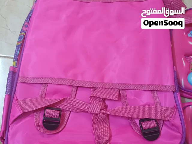 للبيع شنطة مدرسية جديدة عدد  2 للبنات الواحدة ب10 دينار و الاثنين مع بعض 15 دينار