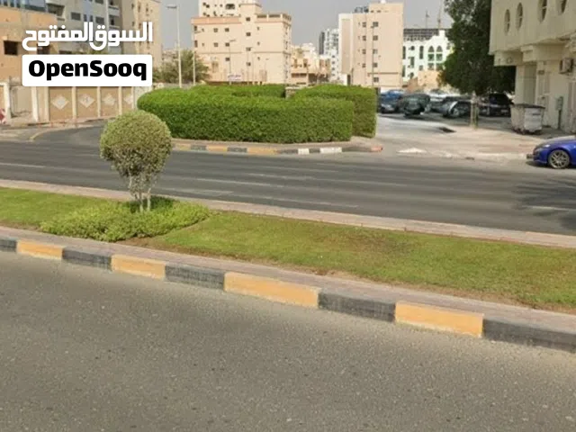 ارض اول صف من الكورنيش عجمان تصريح فندقي ومنتجعات
