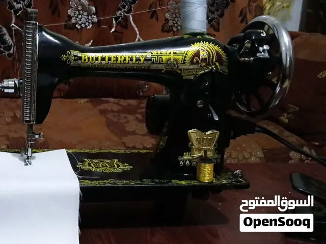 مكينة خيطة ام الفراشة شغالة ممتاز عل فحص قبل شراء معها ماتور ودعسة بتشتغل عل كهرباء الله يبارك