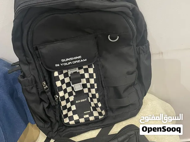 حقيبه سوداء متينه جدا جدا استعمال خفيف