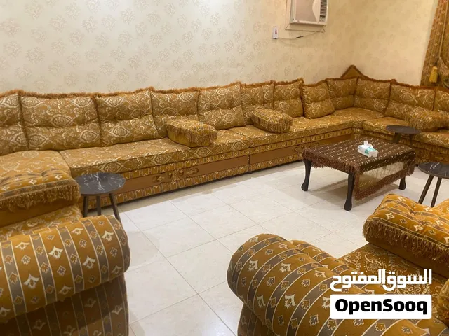 اثاث للبيع مقاسات  6 قطع و3 زويا  5 قطع 3 زوايه  3 قطع وكرسيين