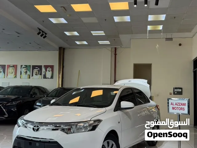 تويوتا يارس 2015 GCC  العزاوي موتورز لتجارة السيارات