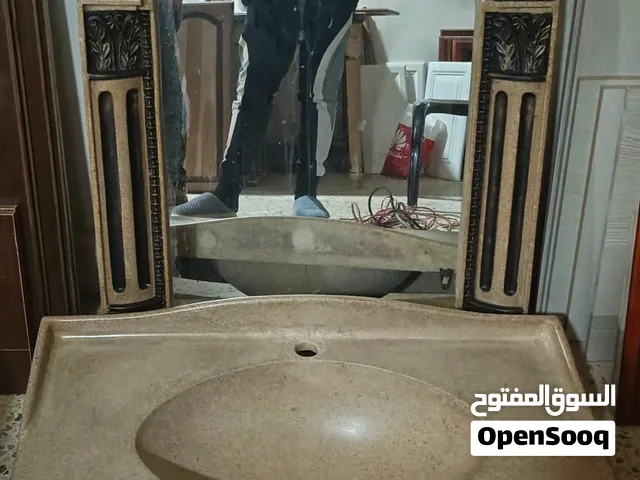 مغسله مع مرايا مستعمل بحالة الوكاله