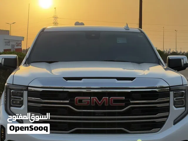 سييرا 1500 SLT 2024 بيك اب مرخصة مع أنوار نهارية وكاميرات خلفية وداخل فضي
