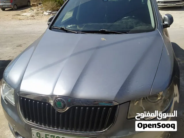 سكودا سوبيرب Skoda superb موديل 2010 عدد الركاب 4+1 سيدان