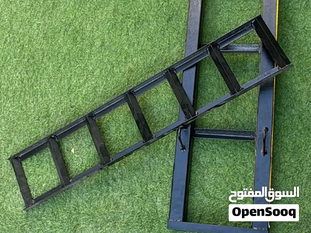 قالوصه او حامل الدرجات او حامل الاغراض خلف المركبه