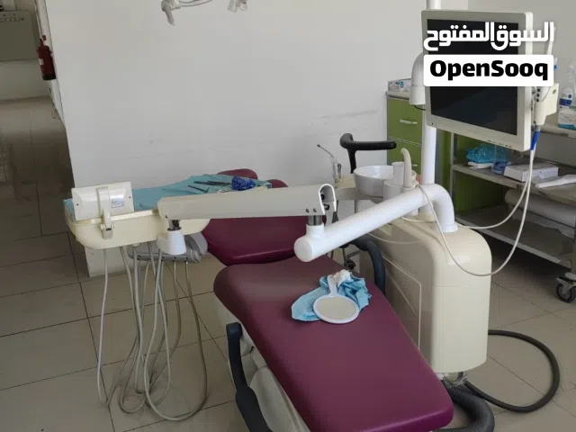 معدات واجهزة لعيادة بشرة واسنان