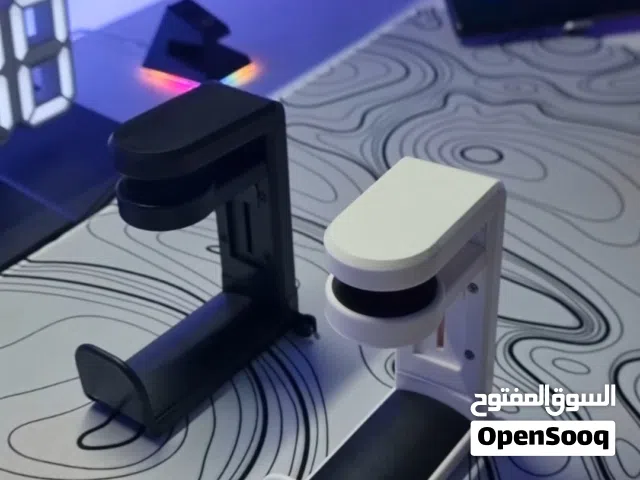 ستاند متين لترتيب السماعة والأغراض!  خلي مكتبك منظم ومرتب ستاند عملي ومميز لتعليق السماعة وساعة