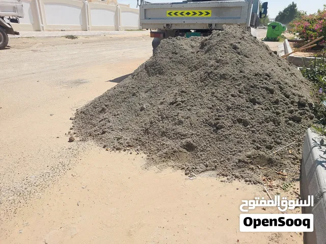 توزيع مواد بناء متنوعة إلى الشارقة ودبي وعجمان