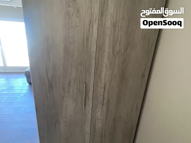 خزانة مستعملة ست اشهر فقط خشب MDF