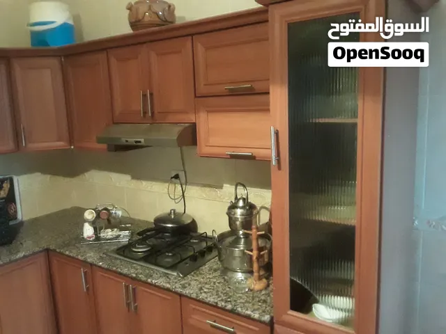 دولاب مطبخ خشب كونتار احمر طول 250×200للبيع كامل