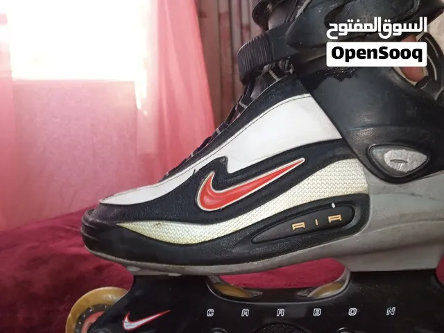 سكيت للبيع الماركة: Nike Air المقاس: 40 الحالة: مستعمل استعمال خفيف السعر: 10دنانير فقط