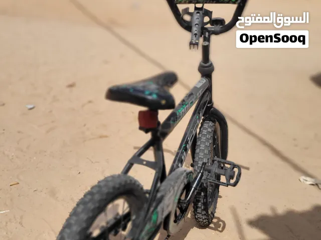 دراجه أطفال رقمها 16 مشاء الله عليها قاعده جديده جايبها من كندا دراجه ب اختصار نضيفه قاعده سفار