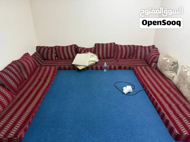 جلسه عربيه نظيفه ل 8 اشخاص