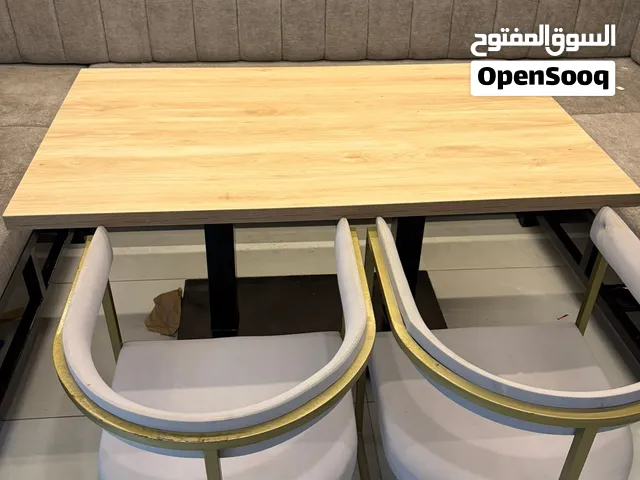طاولات وكراسي وكنبي كورنر للبيع