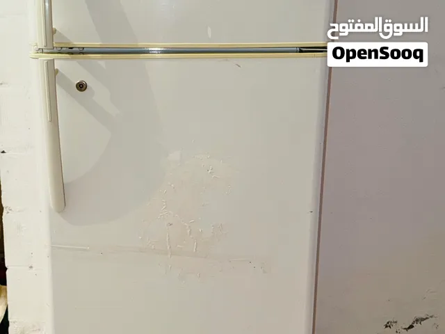 للبيع ثلاجة فالكون بحالة جيدة