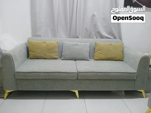 طقم كنب للبيع حق 7 اشخاص مع طاوله مستعمل