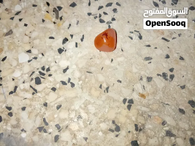 للبيع حجر عقيق احمر ارجواني واني مع خطوط تفصيليه