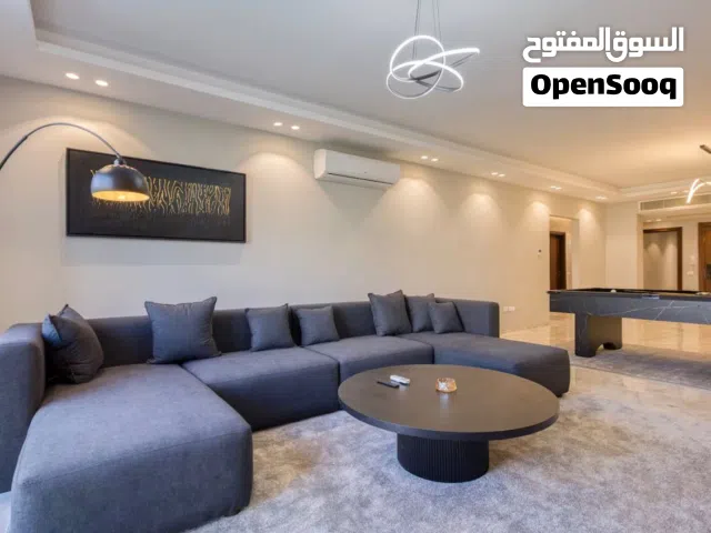 للايجار اليومى والشهرى شقه فندقية فاخرة بكمبوند سليفر بالم التجمع الاول بأقوى لوكشين مميز خدمى ترفيه