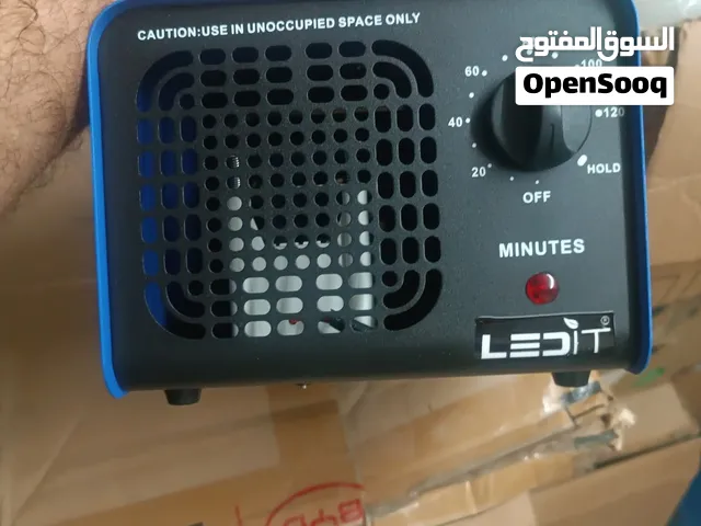 الجهاز الموضح في الصورة هو جهاز تعقيم بالأوزون (Ozone Sterilizing Machine) من نوعOZOLED