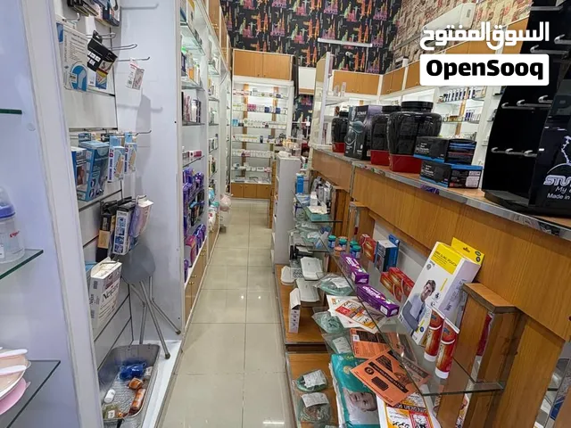 صيدلية للبيع عجمان مخزون ادوية 50 الف درهم عدد 3 موظفات
