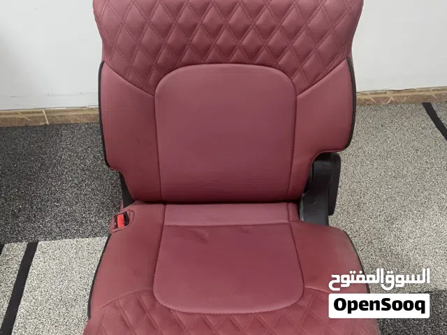 للبيع كرسي و سده خلف . للنيسان بترول شبه جديد .