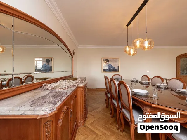 للايجار اليومي والشهري شقه فندقيه ماكس ما بين المودرن والكلاسيك في قلب مصر الجديده بموقع مميز جدآ