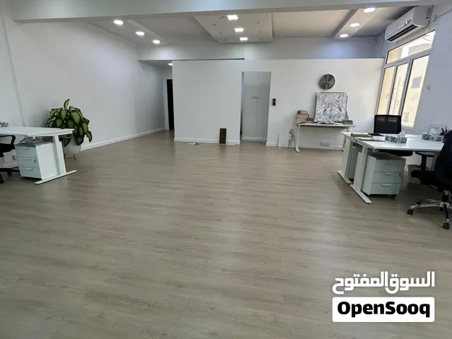 لإيجار مكتب تجاري مفتوح