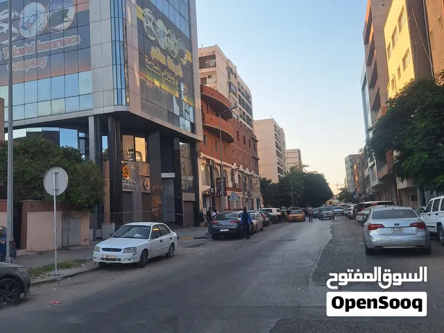 منزل تجاري دورين واجهتين للبيع في منطقة باب بن غشير يطل علي الطريق الرئيسي