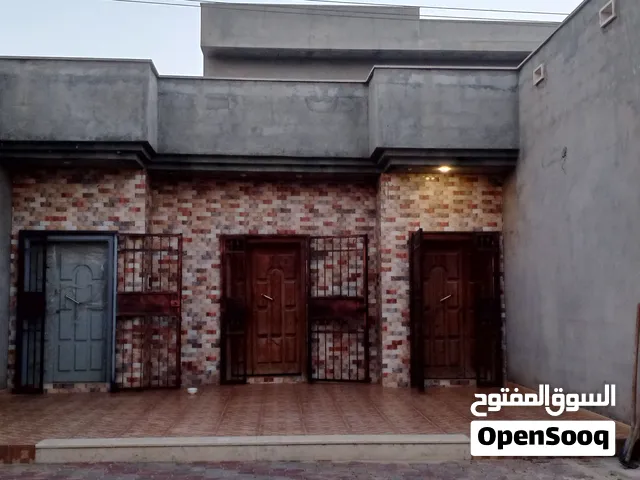 عقار استثماري مميز للبيع: منزل واجهتين على الرئيسي (دور أرضي يحتوي على منزلين + شقة علوية) طريق 55