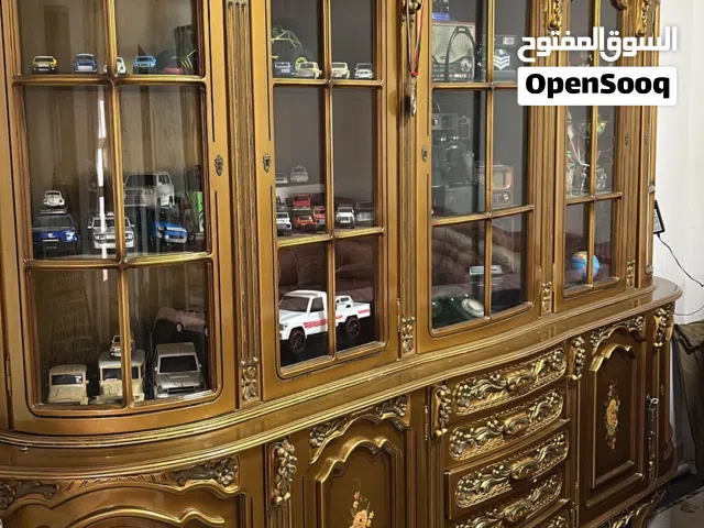 تحفه تراثيه زجاجيه وبيها خزانات