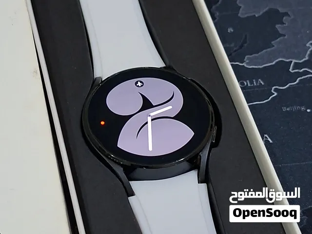 Samsung Galaxy Watch4 40mm أسود جرافيت حالة ممتازة + 3 استراب + العلبة والشاحن الأصلي