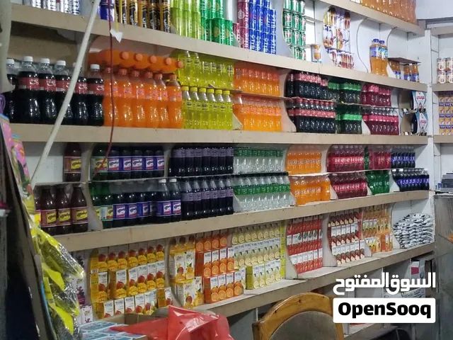 بقالة للبيع عبارة عن فتحتين وفيها مخزن وغرفة وحمام وسيع