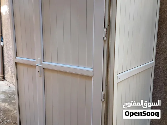 باب الومنيوم شبه جديد