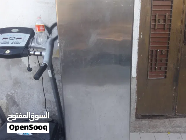 فريزر عامودي في حاله ممتازه للبيع