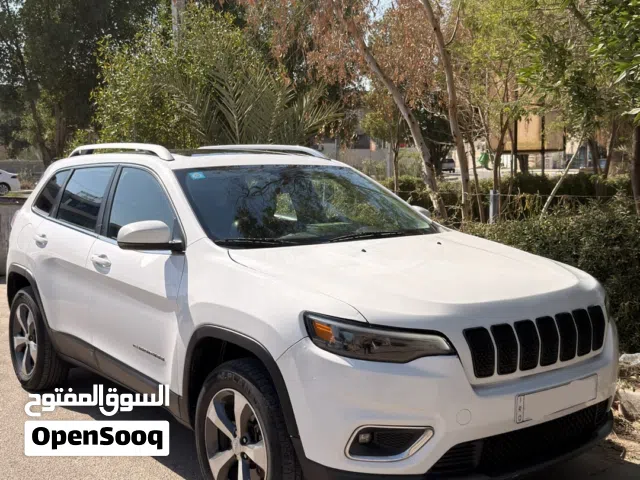 للبيع جيب شيروكي ليمتد موديل 2019 لون ابيض فور ويل