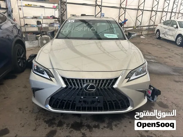 للبيع لكزس ES300 2025 بالحادث
